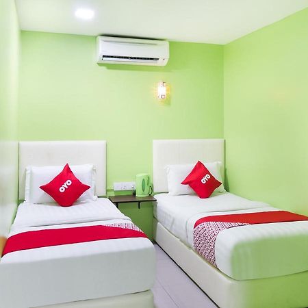 Oyo 89665 Royale City Hotel Sepang Buitenkant foto