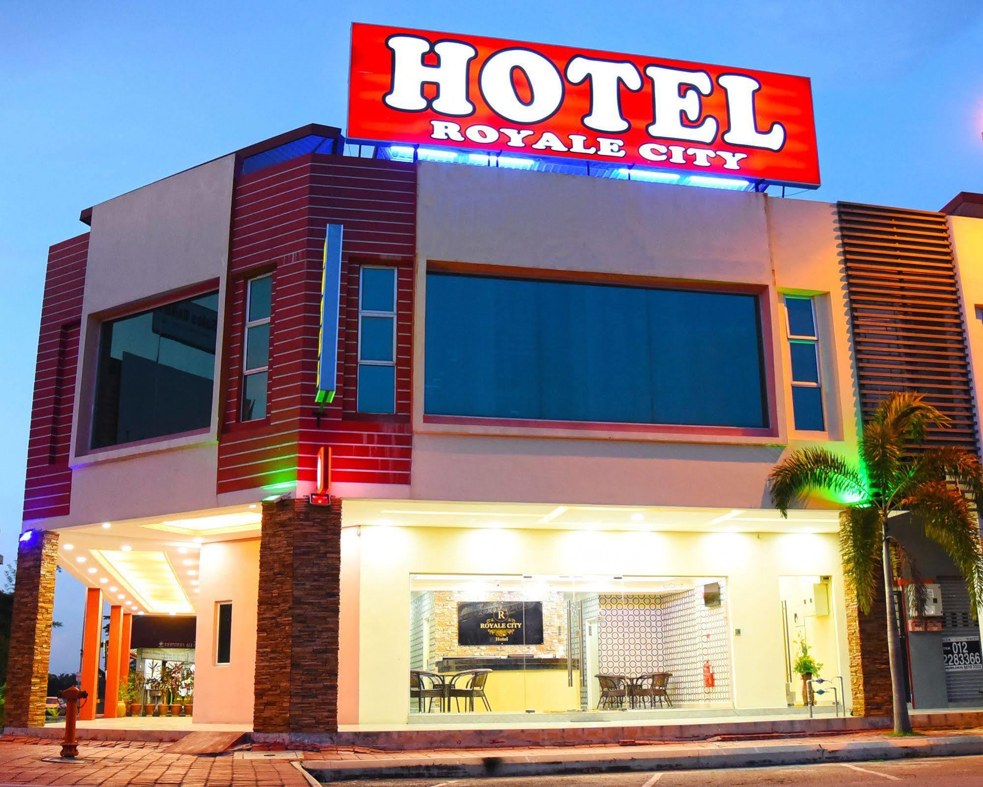 Oyo 89665 Royale City Hotel Sepang Buitenkant foto