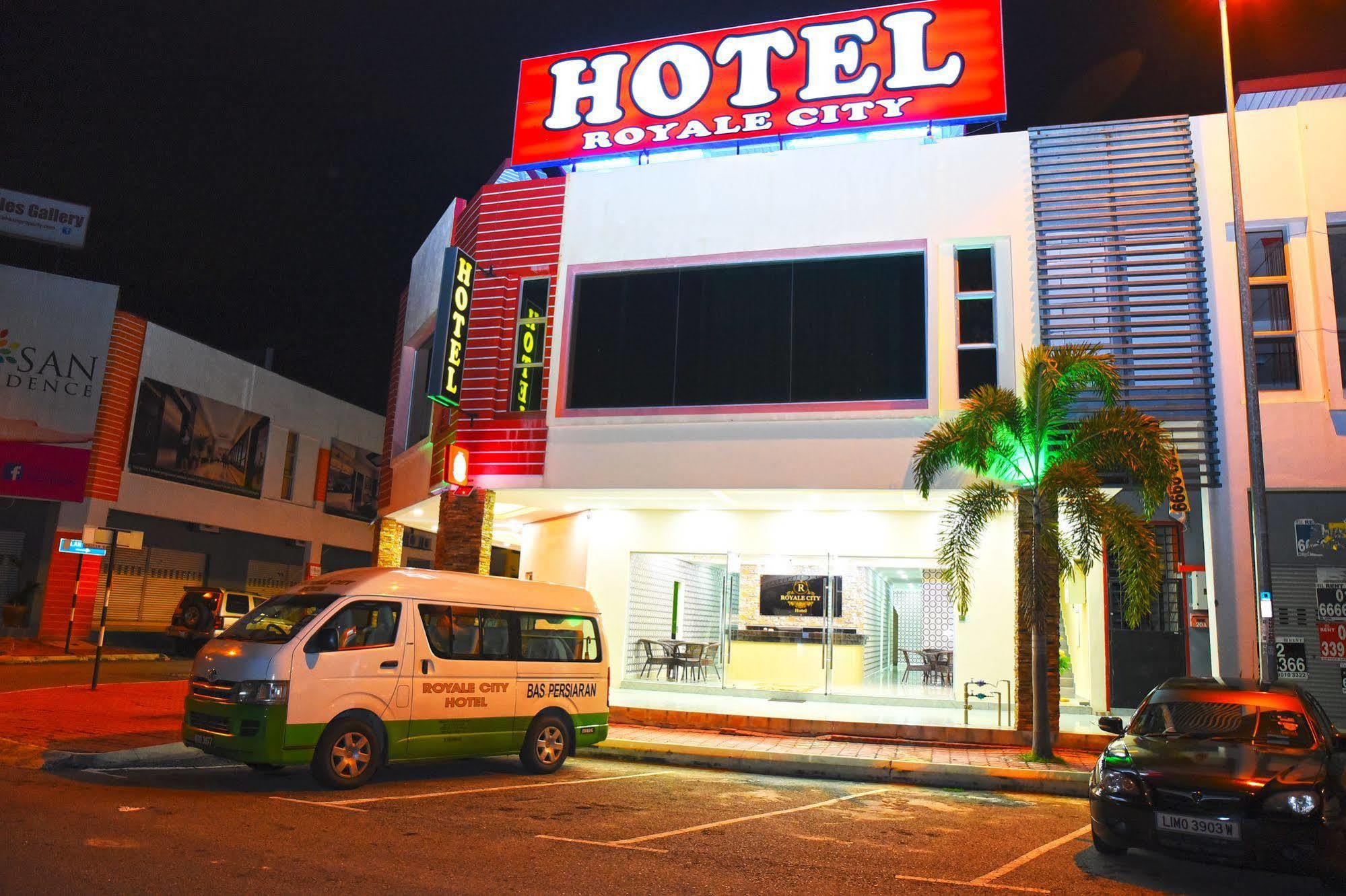 Oyo 89665 Royale City Hotel Sepang Buitenkant foto