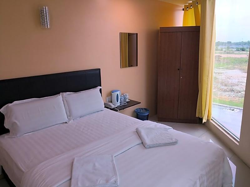 Oyo 89665 Royale City Hotel Sepang Buitenkant foto