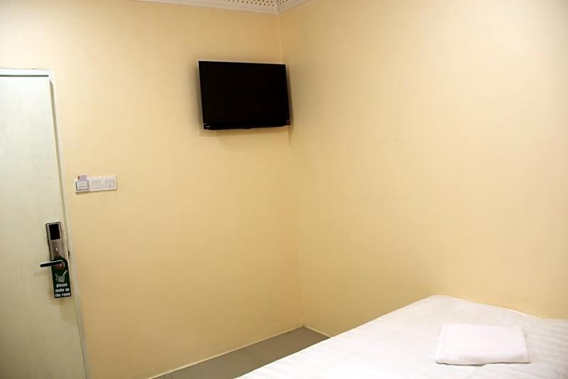 Oyo 89665 Royale City Hotel Sepang Buitenkant foto