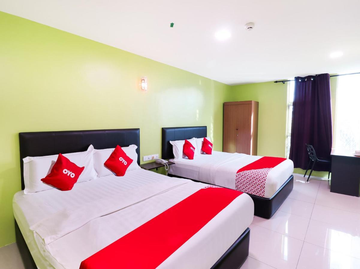 Oyo 89665 Royale City Hotel Sepang Buitenkant foto