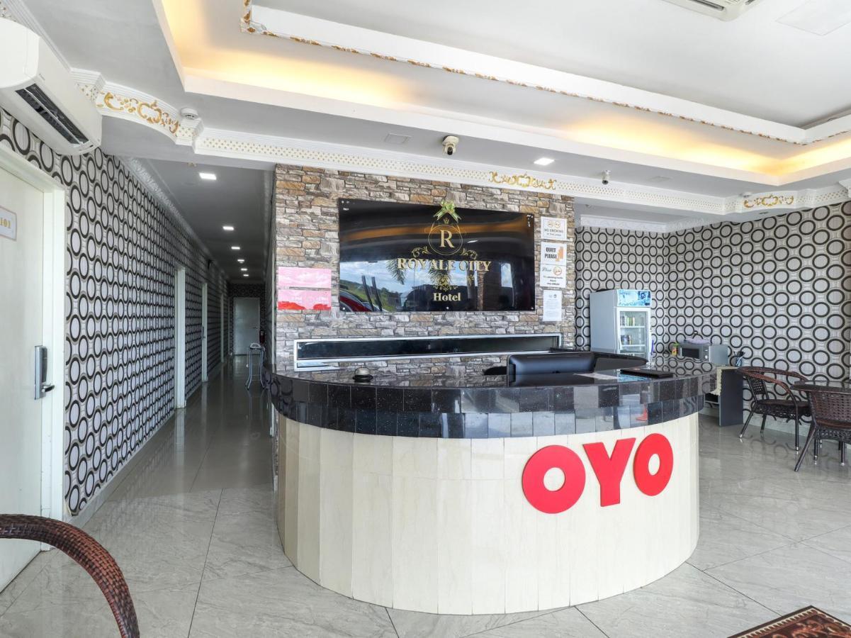 Oyo 89665 Royale City Hotel Sepang Buitenkant foto