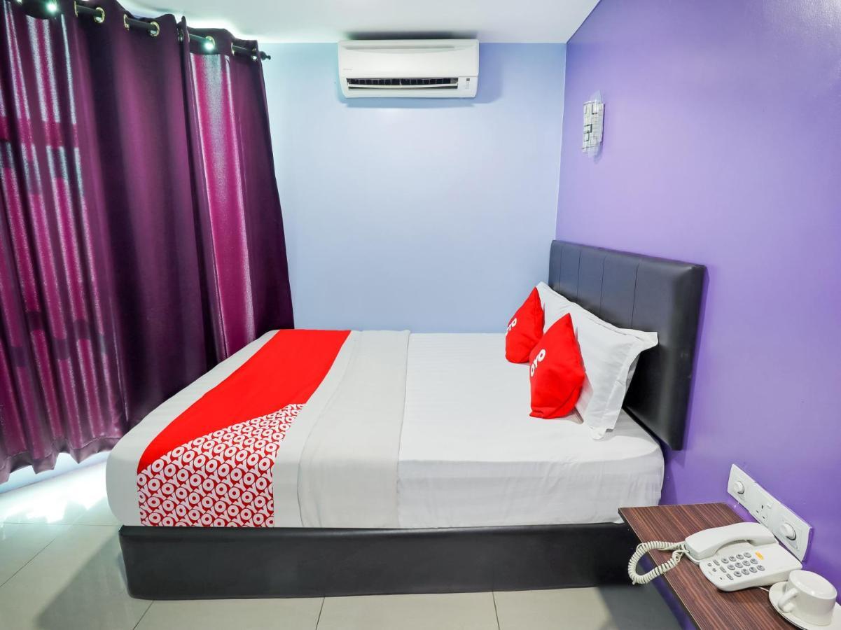 Oyo 89665 Royale City Hotel Sepang Buitenkant foto