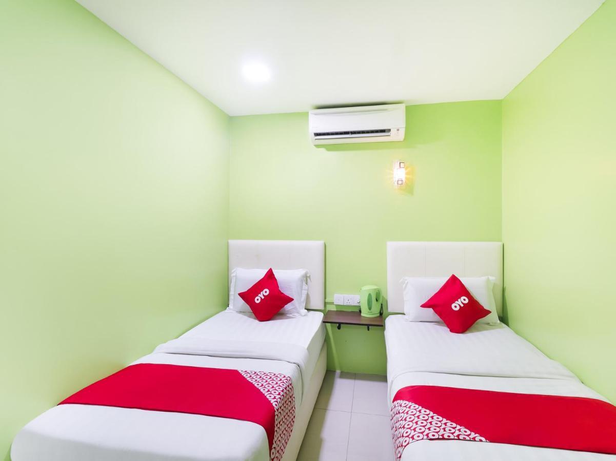 Oyo 89665 Royale City Hotel Sepang Buitenkant foto