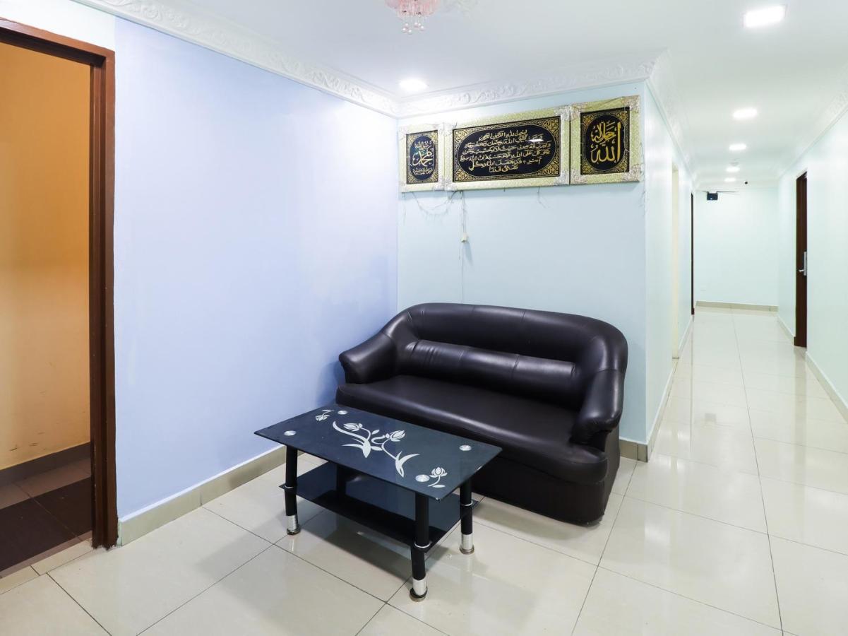Oyo 89665 Royale City Hotel Sepang Buitenkant foto