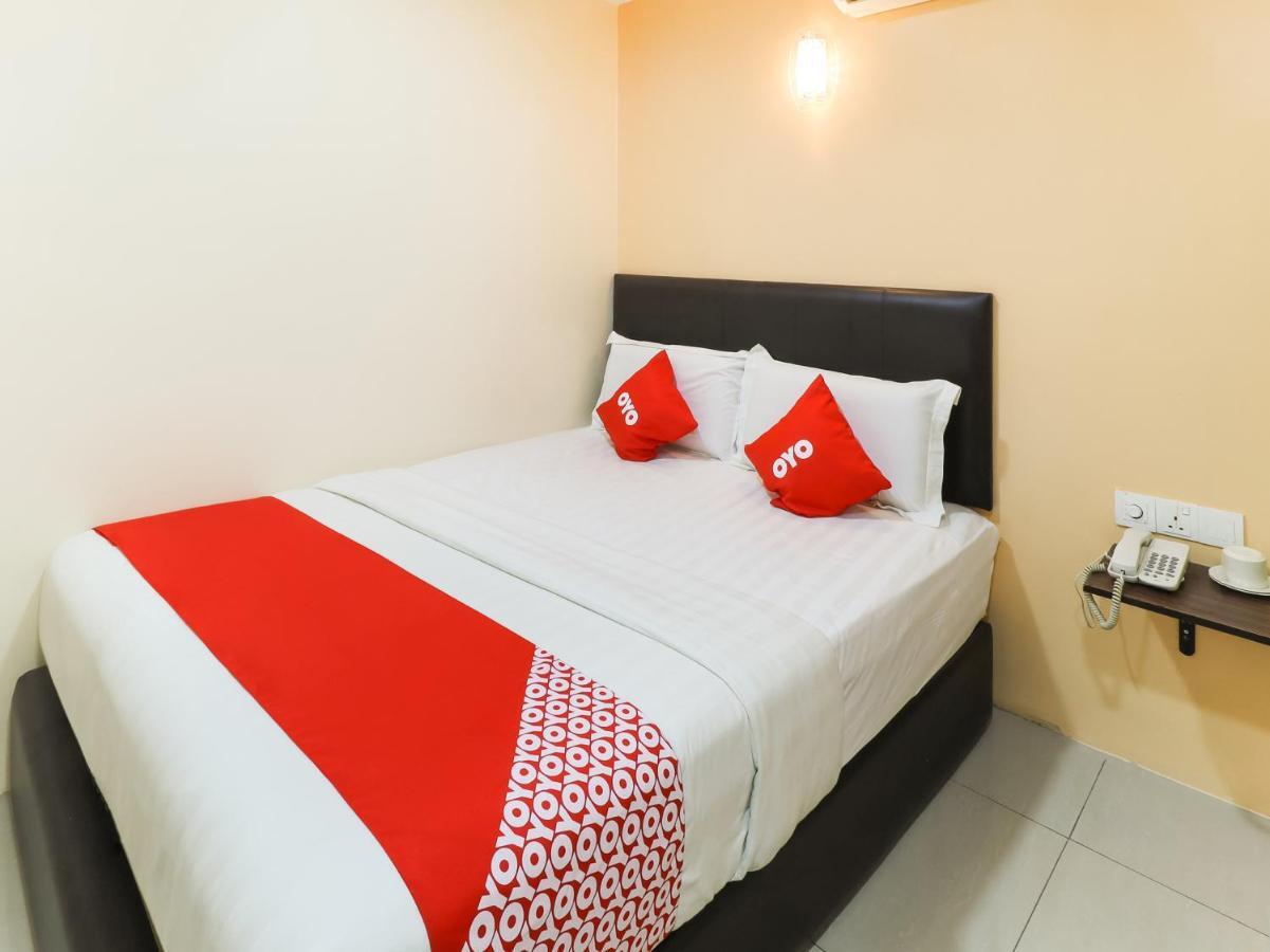 Oyo 89665 Royale City Hotel Sepang Buitenkant foto